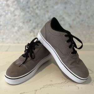 Heelys streetwear, skate shoes, size 11 light gray in great condition